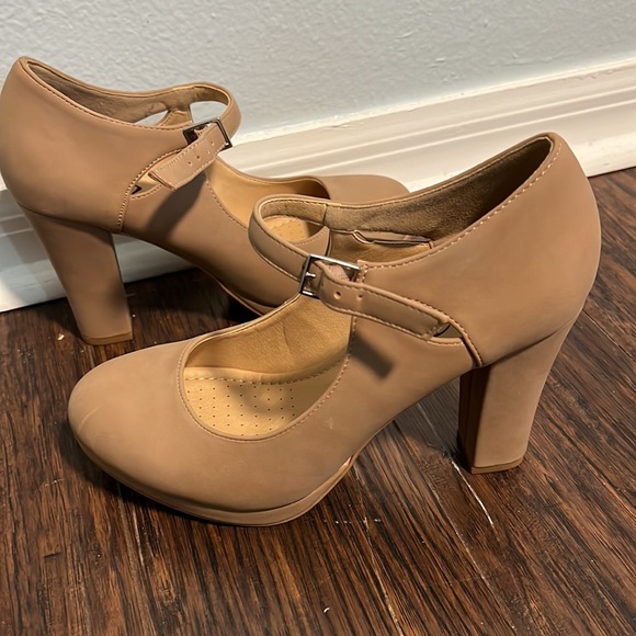 WOMEN'S Y-NOT ARIEL PUMPS. - Picture 3 of 5